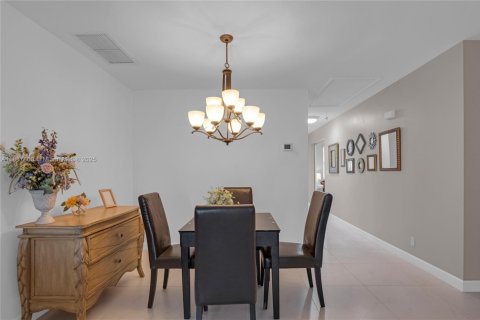 House in Boca Raton, Florida 2 bedrooms, 123.75 sq.m. № 1939124 - photo 9