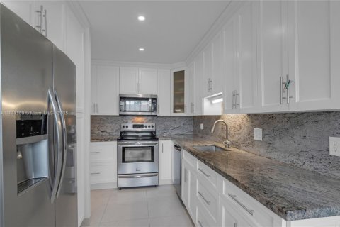 House in Boca Raton, Florida 2 bedrooms, 123.75 sq.m. № 1939124 - photo 10