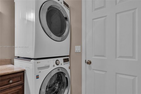 House in Boca Raton, Florida 2 bedrooms, 123.75 sq.m. № 1939124 - photo 17