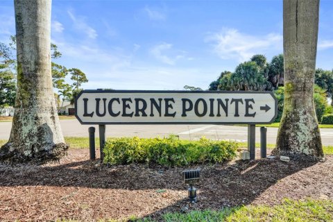 Кондоминиум с 2 спальнями в Лейк-Уорт, Флорида № 2043499