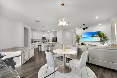 House in Davenport, Florida 4 bedrooms, 184.78 sq.m. № 1769853 - photo 14