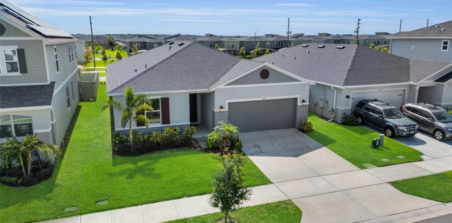 House in Davenport, Florida 4 bedrooms, 184.78 sq.m. № 1769853