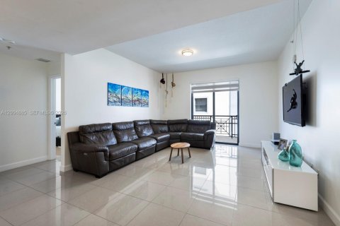 Condo in Miami, Florida, 2 bedrooms № 2070365 - photo 4