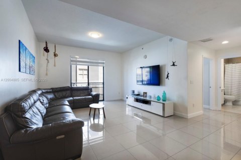 Condo in Miami, Florida, 2 bedrooms № 2070365 - photo 10