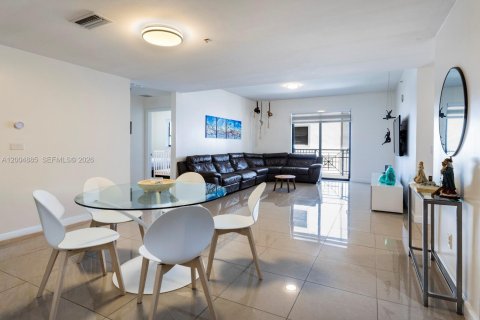 Condo in Miami, Florida, 2 bedrooms № 2070365 - photo 5