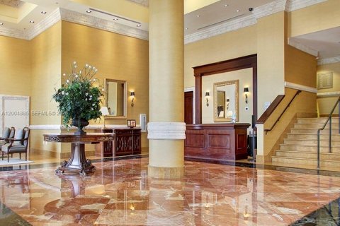 Condo in Miami, Florida, 2 bedrooms № 2070365 - photo 17
