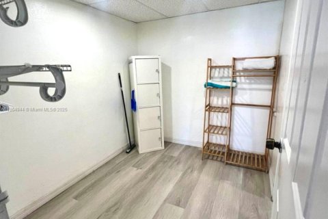 Купить кондоминиум в Халландейл-Бич, Флорида 1 спальня, 29.73м2, № 1897181 - фото 6