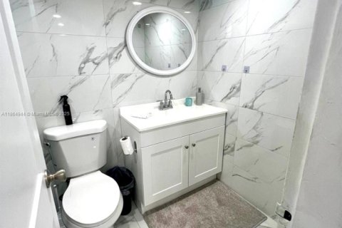 Купить кондоминиум в Халландейл-Бич, Флорида 1 спальня, 29.73м2, № 1897181 - фото 2