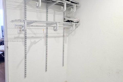 Купить кондоминиум в Халландейл-Бич, Флорида 1 спальня, 29.73м2, № 1897181 - фото 7