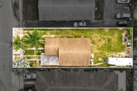 House in Homestead, Florida 3 bedrooms, 135.08 sq.m. № 1417832 - photo 26