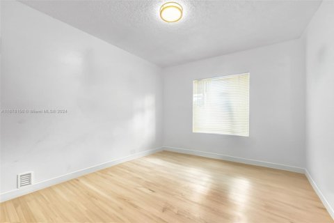 House in Homestead, Florida 3 bedrooms, 135.08 sq.m. № 1417832 - photo 19