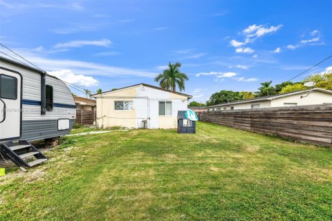 House in Homestead, Florida 3 bedrooms, 135.08 sq.m. № 1417832 - photo 24