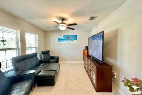 House in Ruskin, Florida 4 bedrooms, 226.59 sq.m. № 2197213 - photo 5