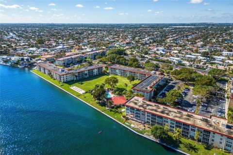 Condominio en alquiler en Lighthouse Point, Florida, 1 dormitorio, 83.61 m2 № 1224713 - foto 1