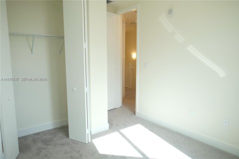 Снять в аренду кондоминиум в Дорал, Флорида 3 спальни, 122.17м2, № 2033845 - фото 15