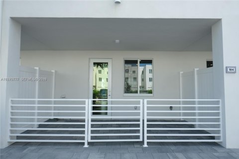 Снять в аренду кондоминиум в Дорал, Флорида 3 спальни, 122.17м2, № 2033845 - фото 20