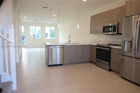 Снять в аренду кондоминиум в Дорал, Флорида 3 спальни, 122.17м2, № 2033845 - фото 7