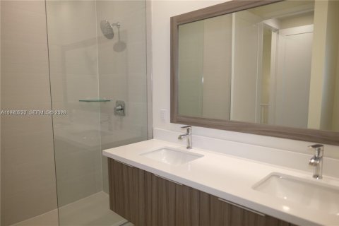 Снять в аренду кондоминиум в Дорал, Флорида 3 спальни, 122.17м2, № 2033845 - фото 14