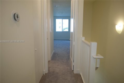 Снять в аренду кондоминиум в Дорал, Флорида 3 спальни, 122.17м2, № 2033845 - фото 11