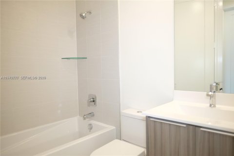 Снять в аренду кондоминиум в Дорал, Флорида 3 спальни, 122.17м2, № 2033845 - фото 17