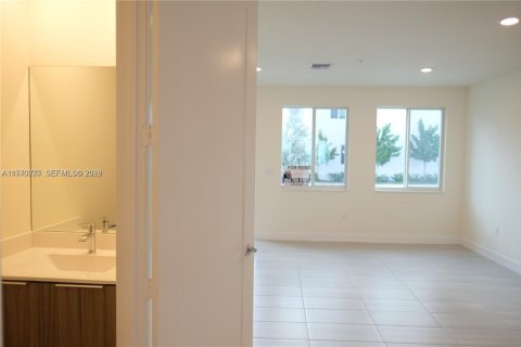 Снять в аренду кондоминиум в Дорал, Флорида 3 спальни, 122.17м2, № 2033845 - фото 9