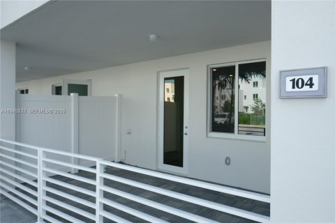 Снять в аренду кондоминиум в Дорал, Флорида 3 спальни, 122.17м2, № 2033845 - фото 19