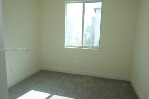 Снять в аренду кондоминиум в Дорал, Флорида 3 спальни, 122.17м2, № 2033845 - фото 16