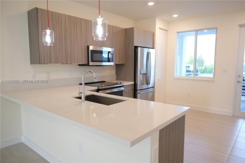 Снять в аренду кондоминиум в Дорал, Флорида 3 спальни, 122.17м2, № 2033845 - фото 5