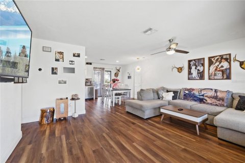House in San Antonio, Florida 3 bedrooms, 100.15 sq.m. № 1915511 - photo 5
