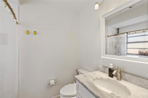 House in San Antonio, Florida 3 bedrooms, 100.15 sq.m. № 1915511 - photo 18
