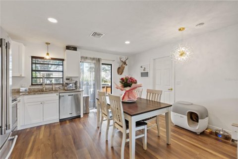 House in San Antonio, Florida 3 bedrooms, 100.15 sq.m. № 1915511 - photo 9
