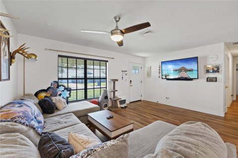 House in San Antonio, Florida 3 bedrooms, 100.15 sq.m. № 1915511 - photo 6