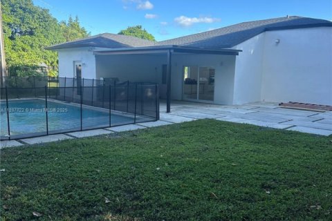 Villa ou maison à vendre à Miami, Floride: 5 chambres, 207.82 m2 № 1951122 - photo 14