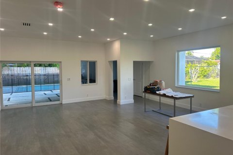 Villa ou maison à vendre à Miami, Floride: 5 chambres, 207.82 m2 № 1951122 - photo 5