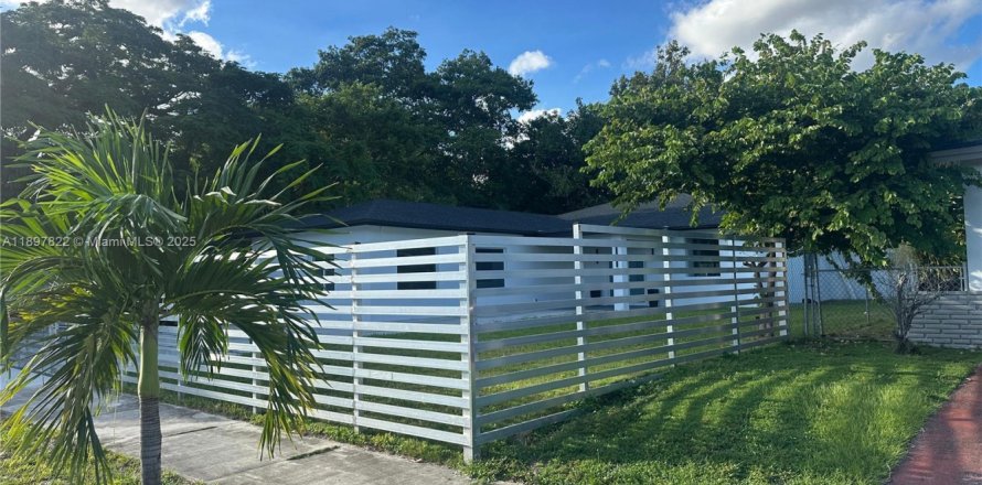 Villa ou maison à Miami, Floride 5 chambres, 207.82 m2 № 1951122