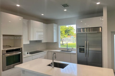 Villa ou maison à vendre à Miami, Floride: 5 chambres, 207.82 m2 № 1951122 - photo 8