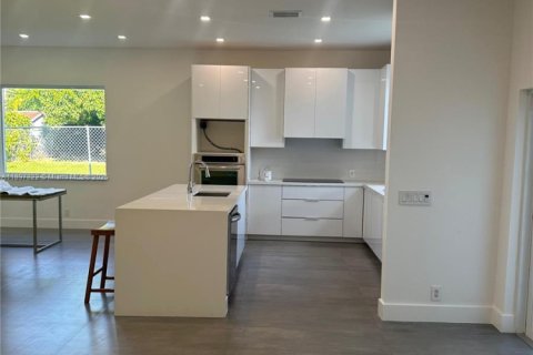 Villa ou maison à vendre à Miami, Floride: 5 chambres, 207.82 m2 № 1951122 - photo 7