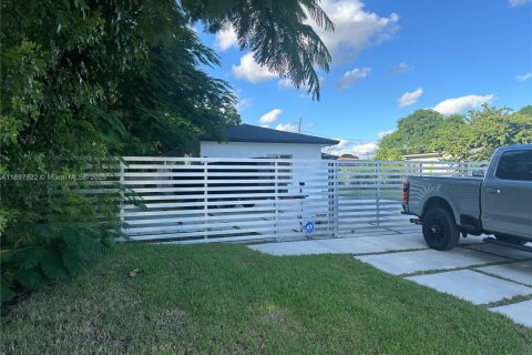 Villa ou maison à vendre à Miami, Floride: 5 chambres, 207.82 m2 № 1951122 - photo 2