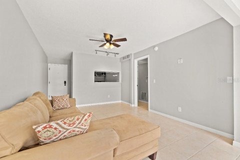 Condo in Tampa, Florida, 1 bedroom  № 1884363 - photo 4