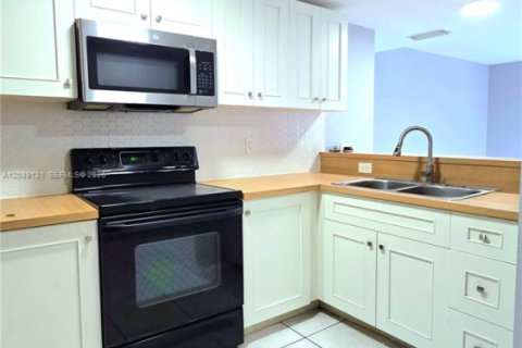 Condo in Miami, Florida, 2 bedrooms  № 2368072