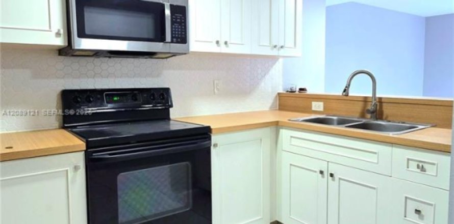 Condo in Miami, Florida, 2 bedrooms № 2368072