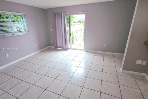 Condo in Miami, Florida, 2 bedrooms № 2368072 - photo 7