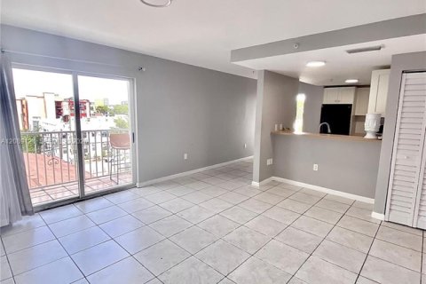 Condo in Miami, Florida, 2 bedrooms № 2368072 - photo 5