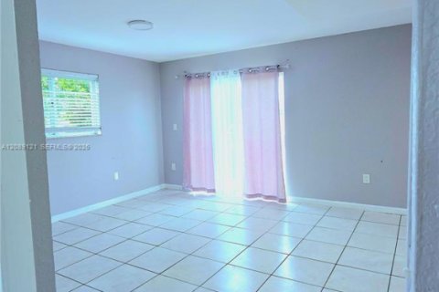 Condo in Miami, Florida, 2 bedrooms № 2368072 - photo 9
