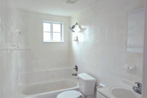 Condo in Miami, Florida, 2 bedrooms № 2368072 - photo 14