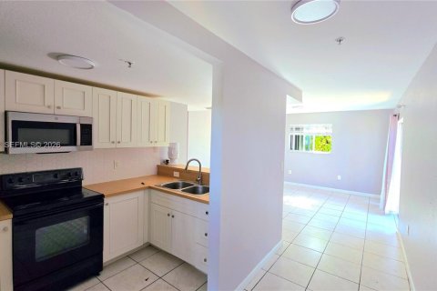 Condo in Miami, Florida, 2 bedrooms № 2368072 - photo 4