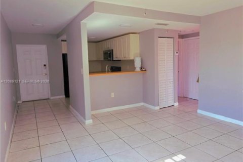 Condo in Miami, Florida, 2 bedrooms № 2368072 - photo 10