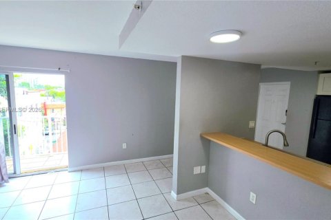 Condo in Miami, Florida, 2 bedrooms № 2368072 - photo 6