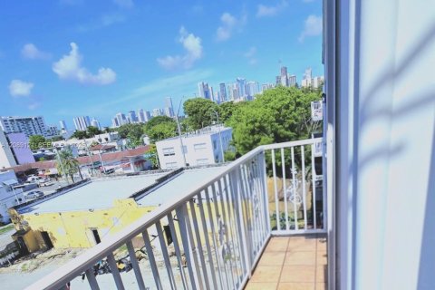 Condo in Miami, Florida, 2 bedrooms № 2368072 - photo 12