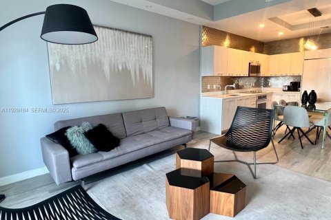 Condo in Miami, Florida, 1 bedroom № 1987559 - photo 13